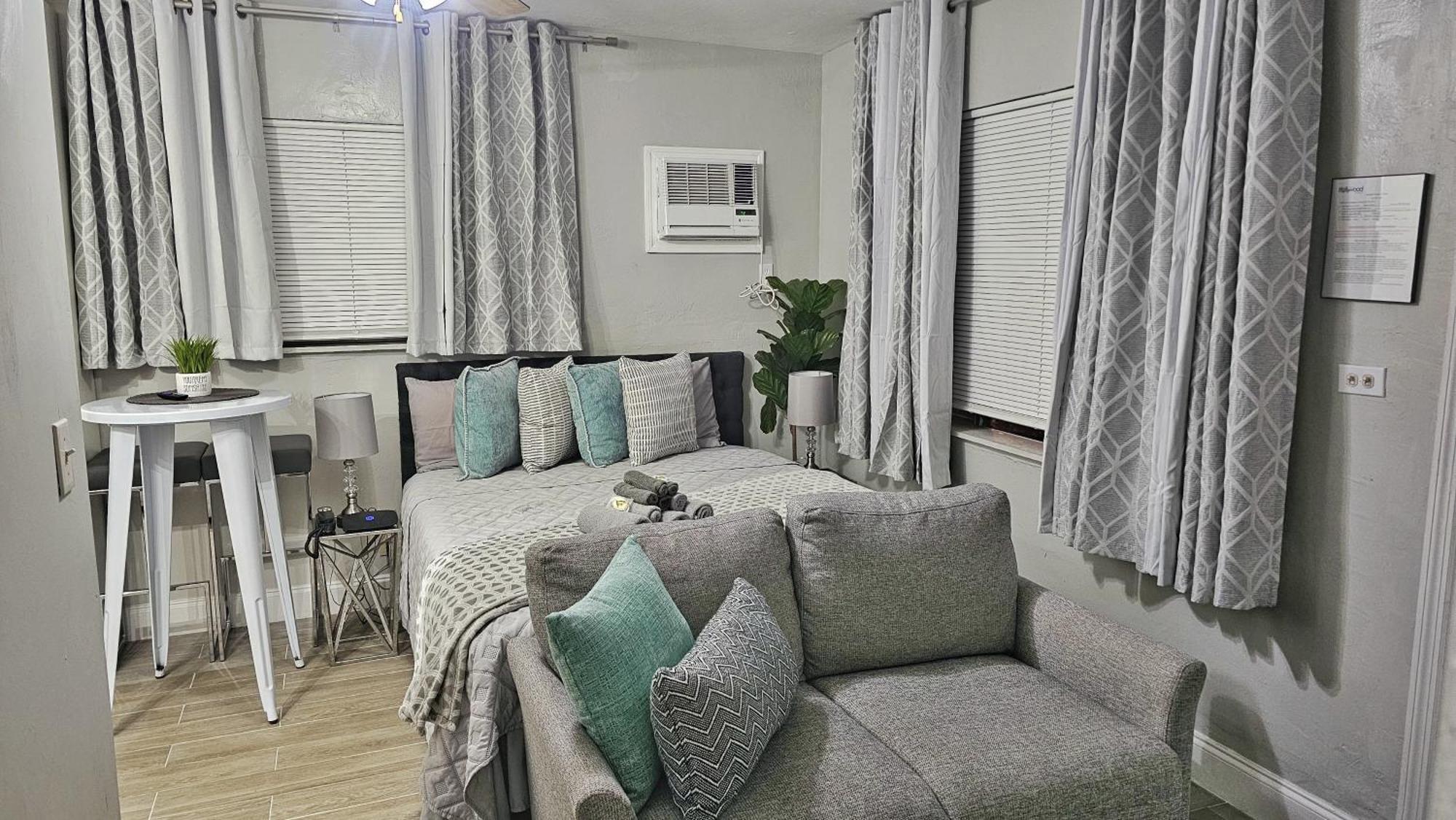 Cute Renovated Studio 4 Miles From Hard Rock Hotel Hollywood Exterior photo